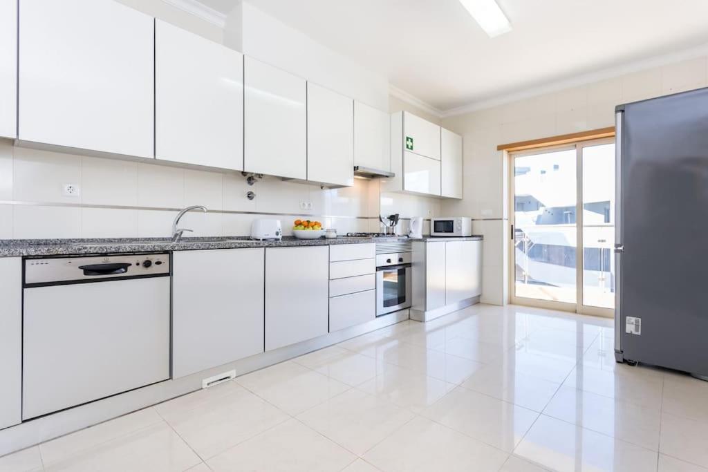 Sea Breeze Lagos Apartment Kültér fotó